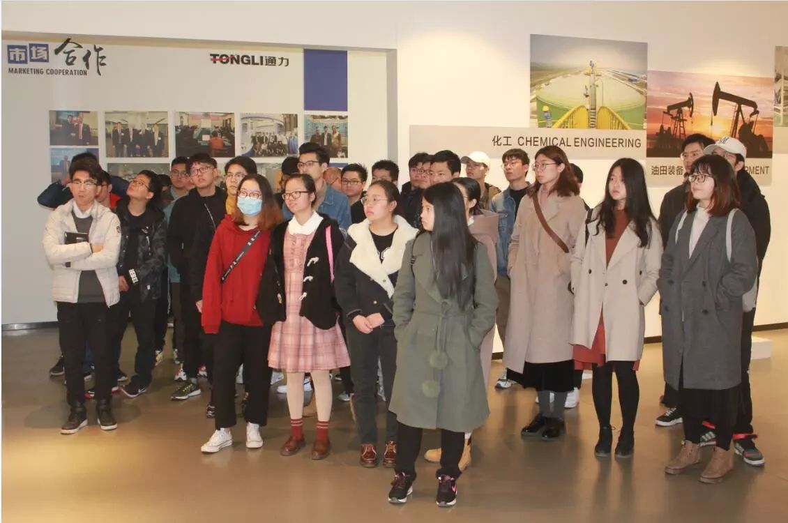 公司接待溫州大學一行數(shù)十名學生訪問參觀學習