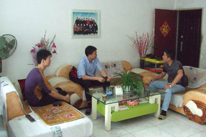 董事長(zhǎng)國慶節(jié)千里走訪員工家庭